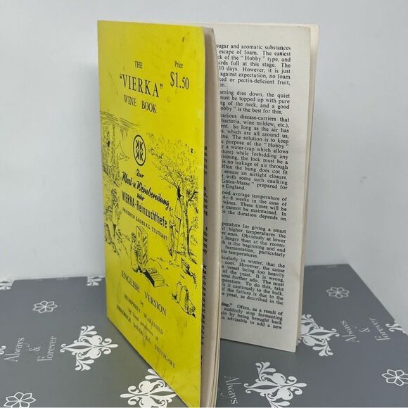 Yellow 'Vierka' Wine Book - Picture 5 of 8